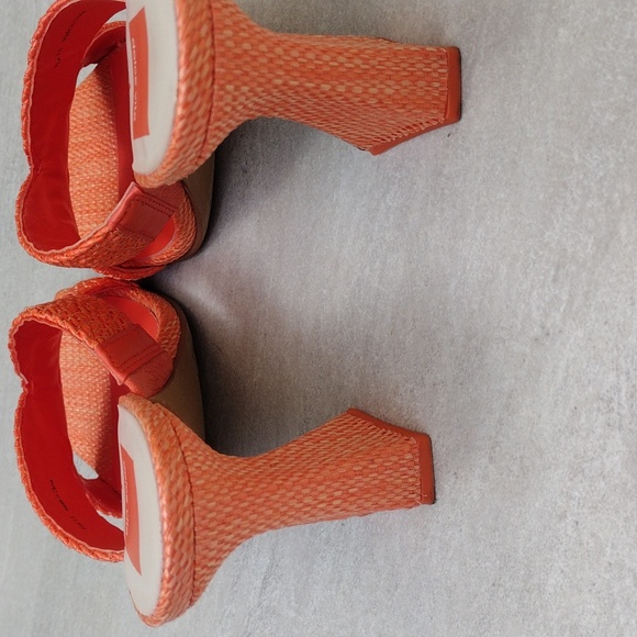 Dolce Vita women's size 7 and 1/2 orange sandals - Picture 4 of 5